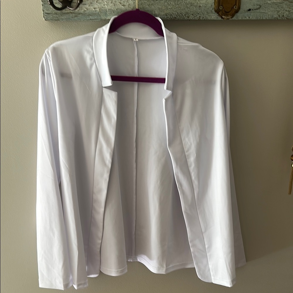 Crisp White Tailored Blazer for Formal Occasions